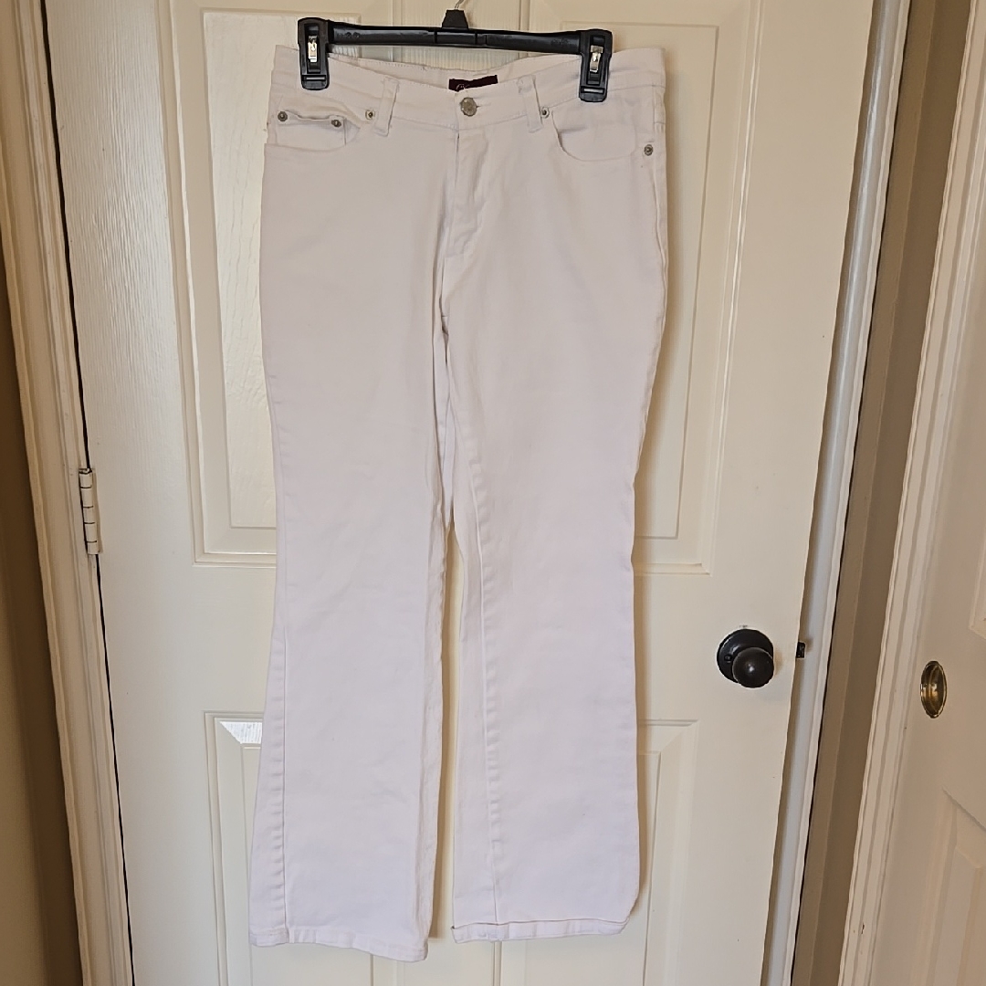 Diamante Ladies White Denim Jeans Size 4 Bootcut Lowrise Diamante Ladies White Denim Jeans Size 4 Bootcut Lowrise